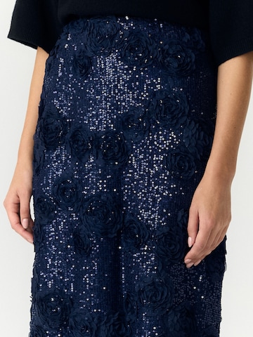 Gonna 'YASElysia' di YAS in blu
