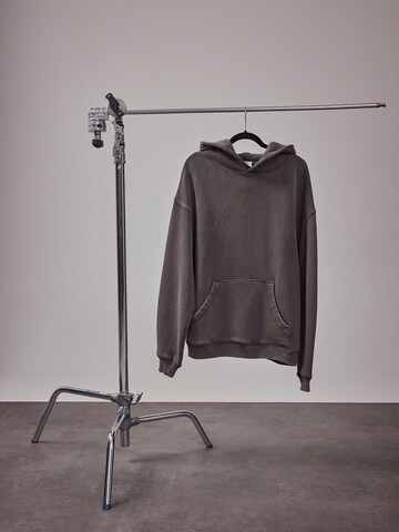 Sweat-shirt 'The Essential' DAN FOX APPAREL en gris