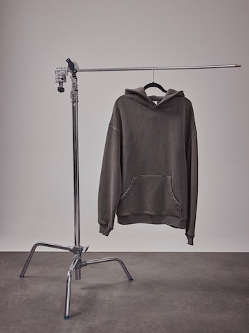 DAN FOX APPAREL Sweatshirt 'The Essential' in Grey