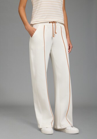 LAURA SCOTT Regular Pants in White: front