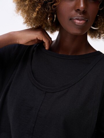Blue Shadow Bluse‌‌‌‌‌‌‌ in Schwarz