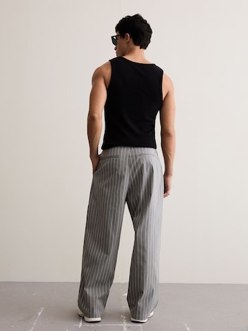 Bershka Barrel Hose in Grau