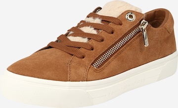 Baskets basses TOMMY HILFIGER en marron : devant