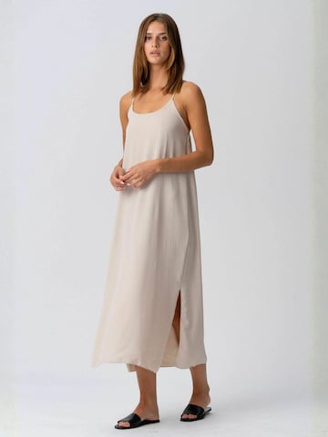 TEESHOPPEN - Vestido ' Alecia ' en beige