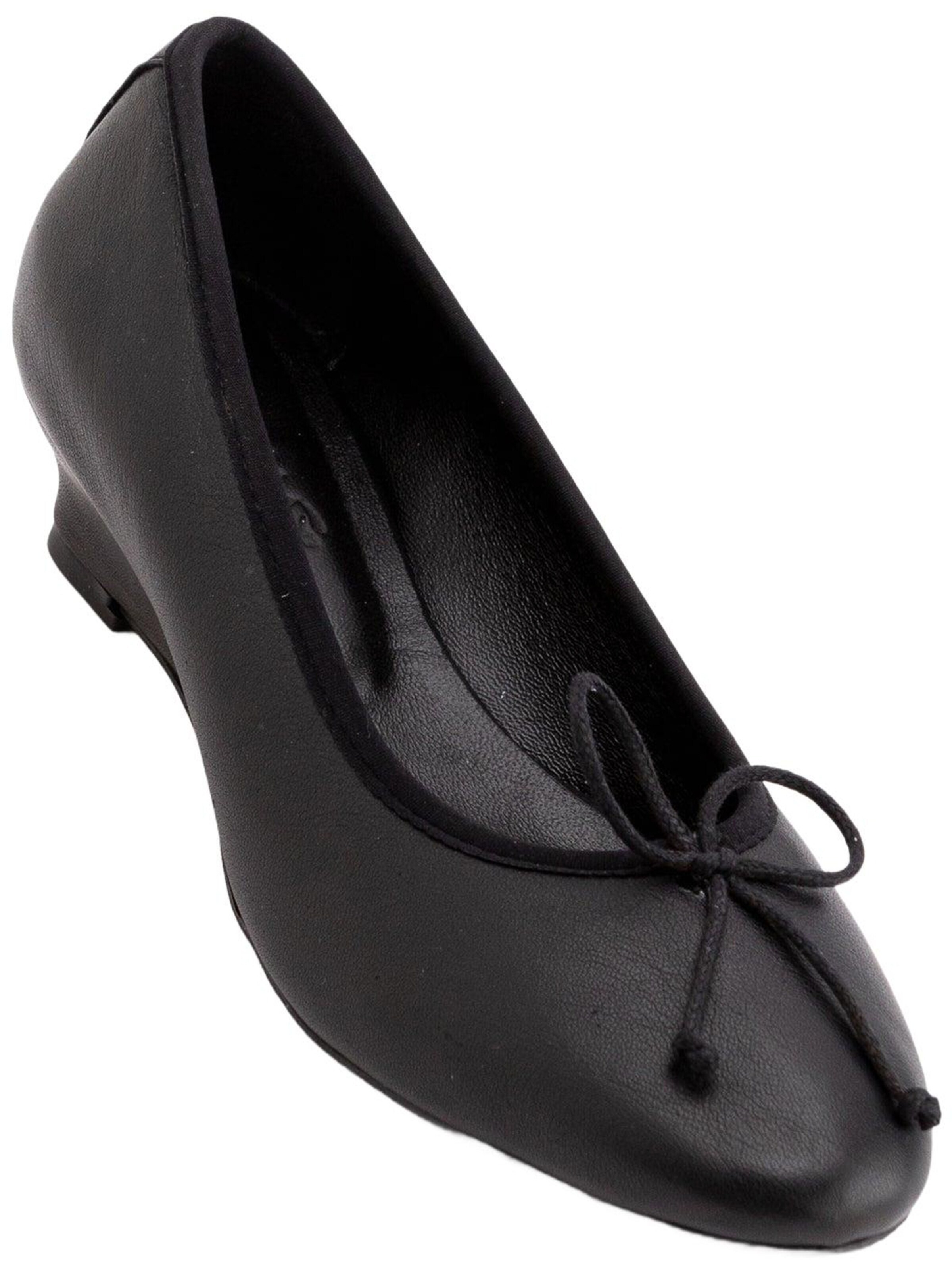 Limoya Pumps 'Arisa' in Black: front
