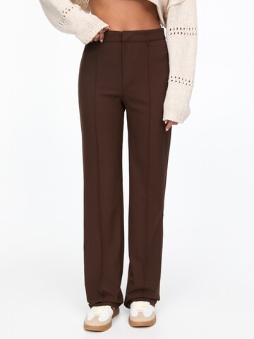Loosefit Pantalon Pull&Bear en marron : devant