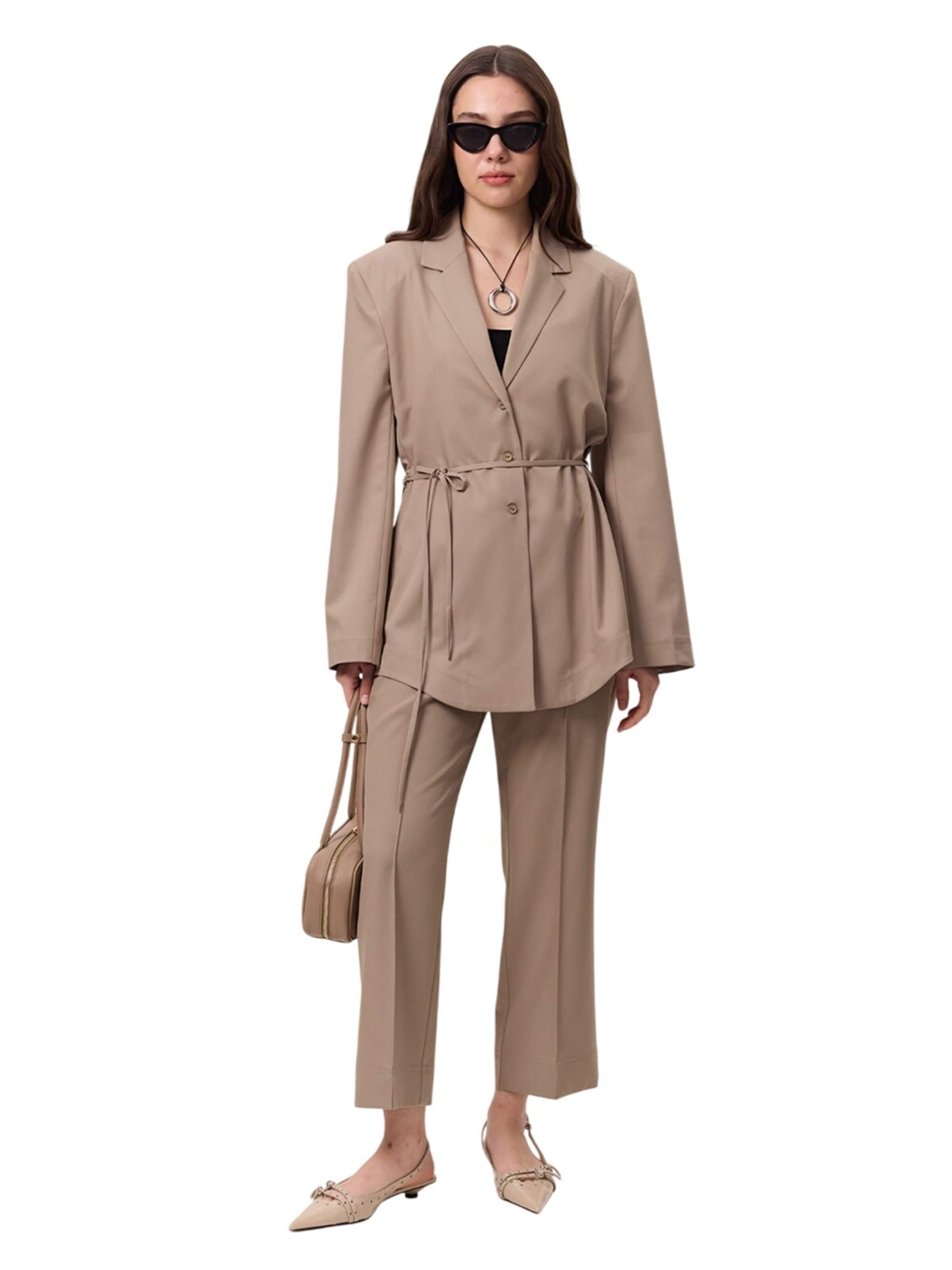 MANUKA Regular Trousers in Beige
