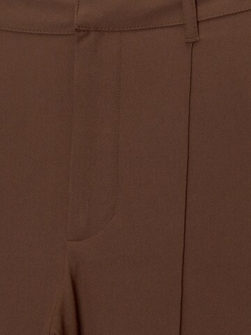 Loosefit Pantalon Pull&Bear en marron