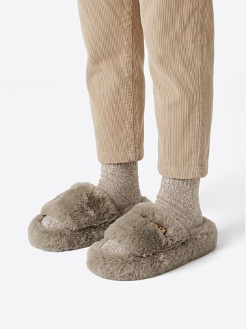 Youecci Slippers 'Plush thick soled slippers' in Green: front