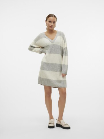 Robes en maille 'NATAHLIE' VERO MODA en gris