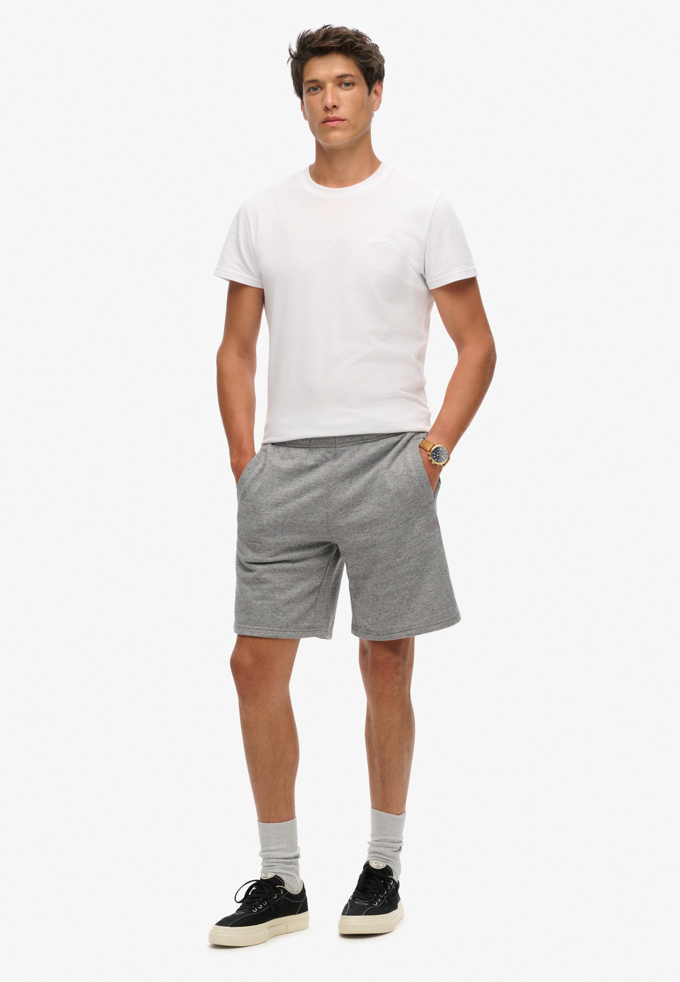 Superdry Regular Shorts in Grün