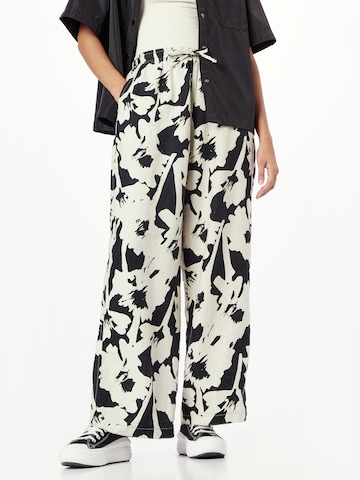 TOPSHOP Loose fit Trousers in Black: front