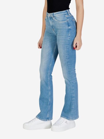 GUESS Bootcut Jeans 'SEXY FLARE W6RA0L D6882' in Blauw