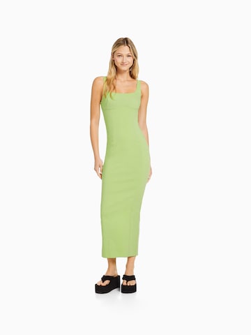 Rochie de la Bershka pe verde