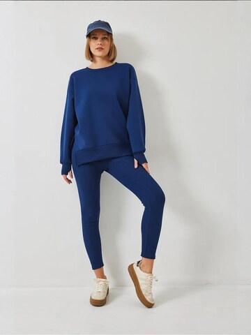 Bianco Lucci Sweat suit in Blue: front