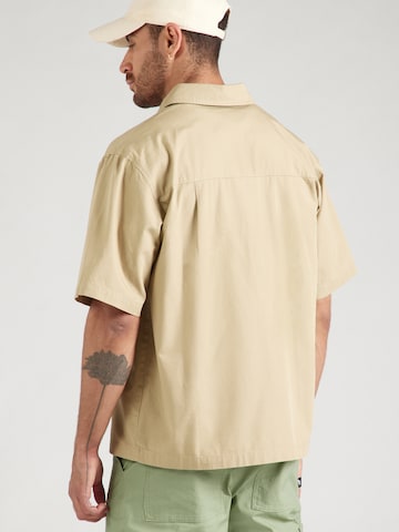 Fit confort Chemise 'CLUB' Nike Sportswear en beige