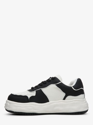 Estro Låg sneaker '3002' i svart