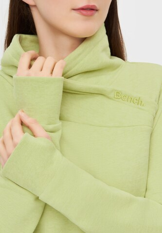 BENCH Sweatshirt in Grün