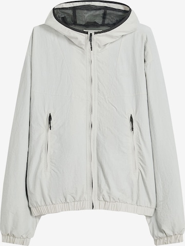 Bershka Přechodná bunda – šedá: přední strana