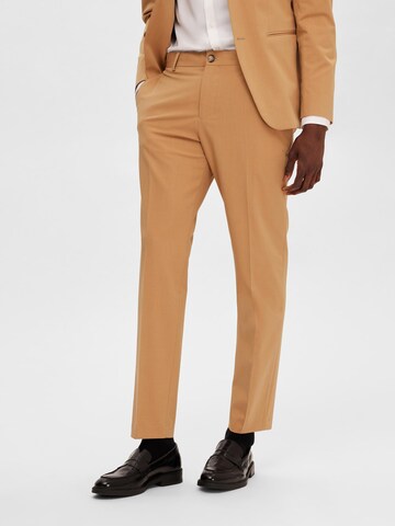 Coupe slim Pantalon à plis 'Liam' SELECTED HOMME en beige : devant