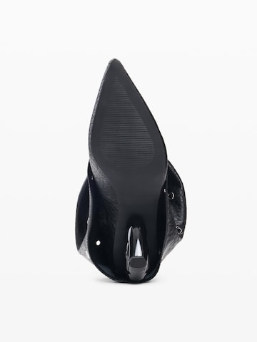 Botine de la Desigual pe negru