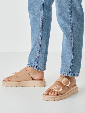 Zoccoletto di Tamaris in marrone