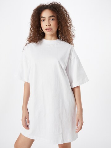 Robe Urban Classics en blanc : devant