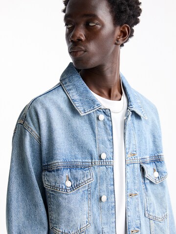 Pull&Bear Přechodná bunda – modrá
