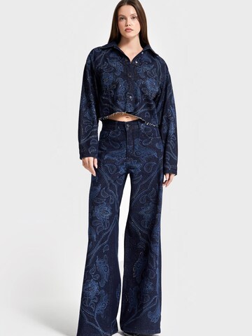 IT'S BASIC Tussenjas 'Rhinestone Printed Denim Jacket' in Blauw