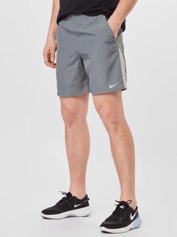 NIKE Regular Sportsbukser i grå: forside