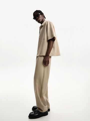 Comfort fit Camicia di Bershka in beige