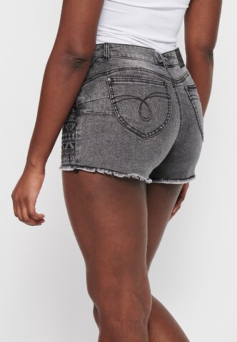 KOROSHI Skinny Shorts in Schwarz