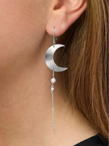 Orecchini 'Half Moon' di Jane Kønig in argento: frontale