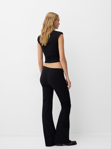 Flared Pantaloni di Bershka in nero