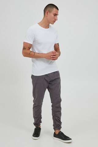 INDICODE JEANS Tapered Chino in Grijs