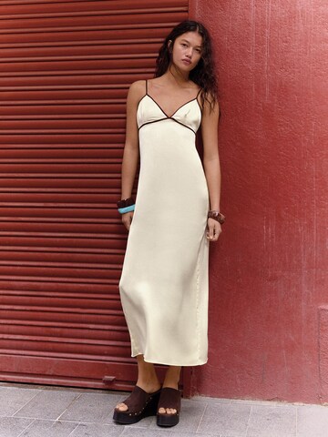 Bershka Mekko värissä keltainen: etupuoli