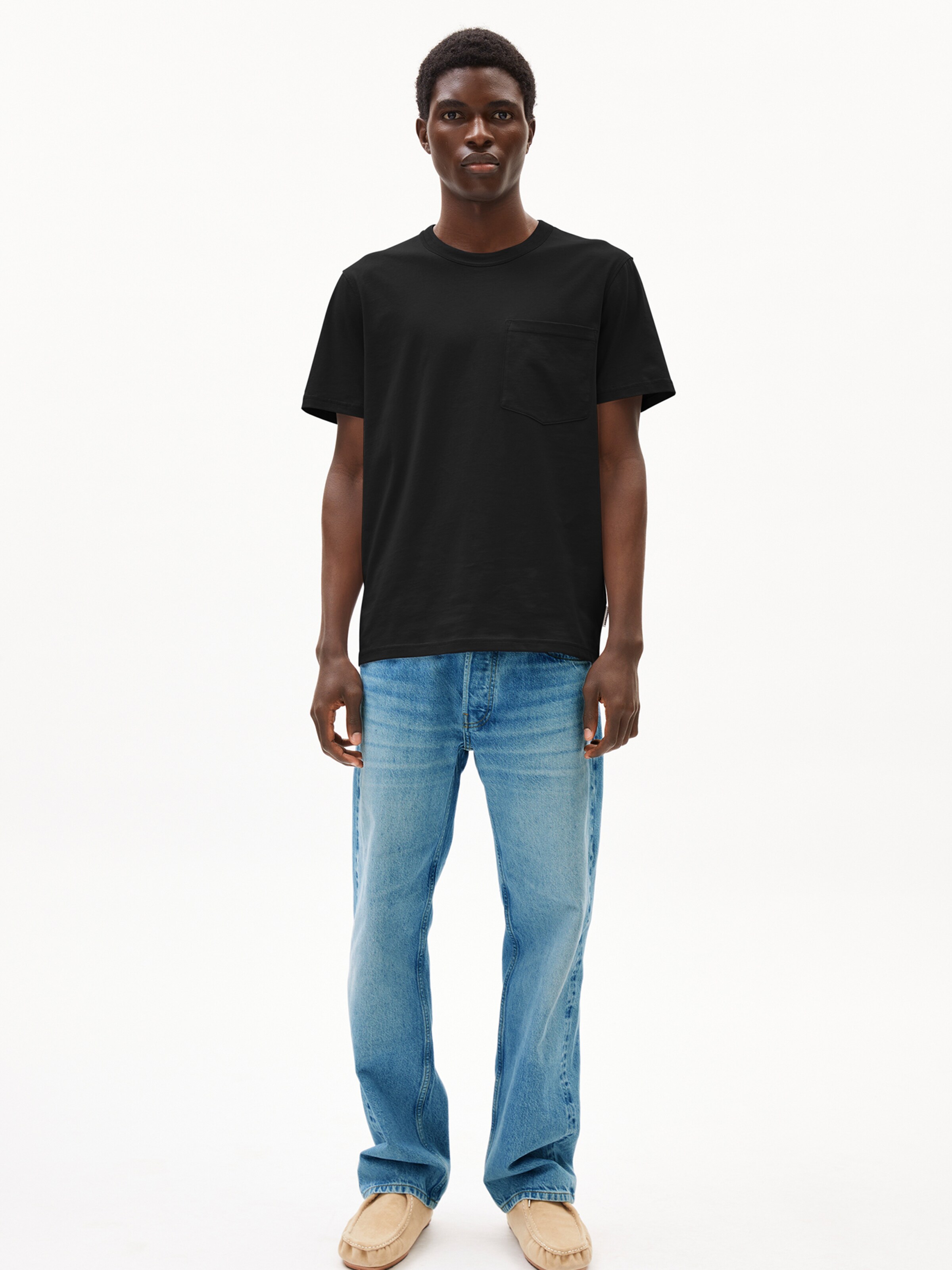 T-Shirt ' MAARKOS POCKET ' ARMEDANGELS en noir