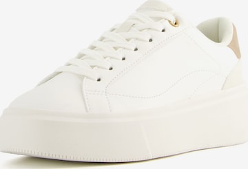 Bershka Sneakers low i hvit: forside