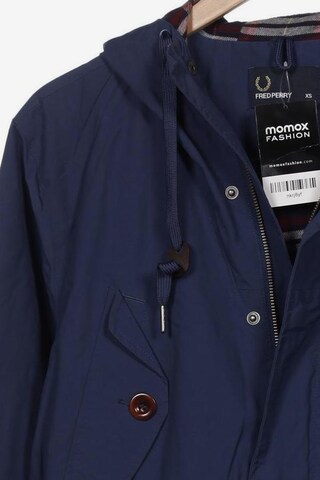 Fred Perry Mantel XS in Blau