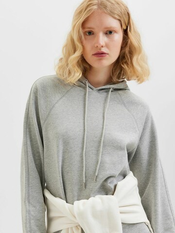 Selected Femme Petite Sweatshirt 'Stasie' in Grijs