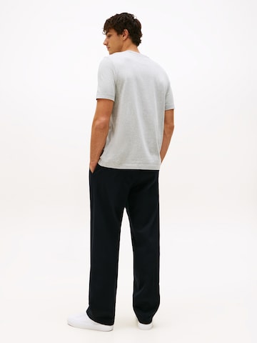 T-Shirt 'ESSENTIAL' TOMMY HILFIGER en gris : derrière