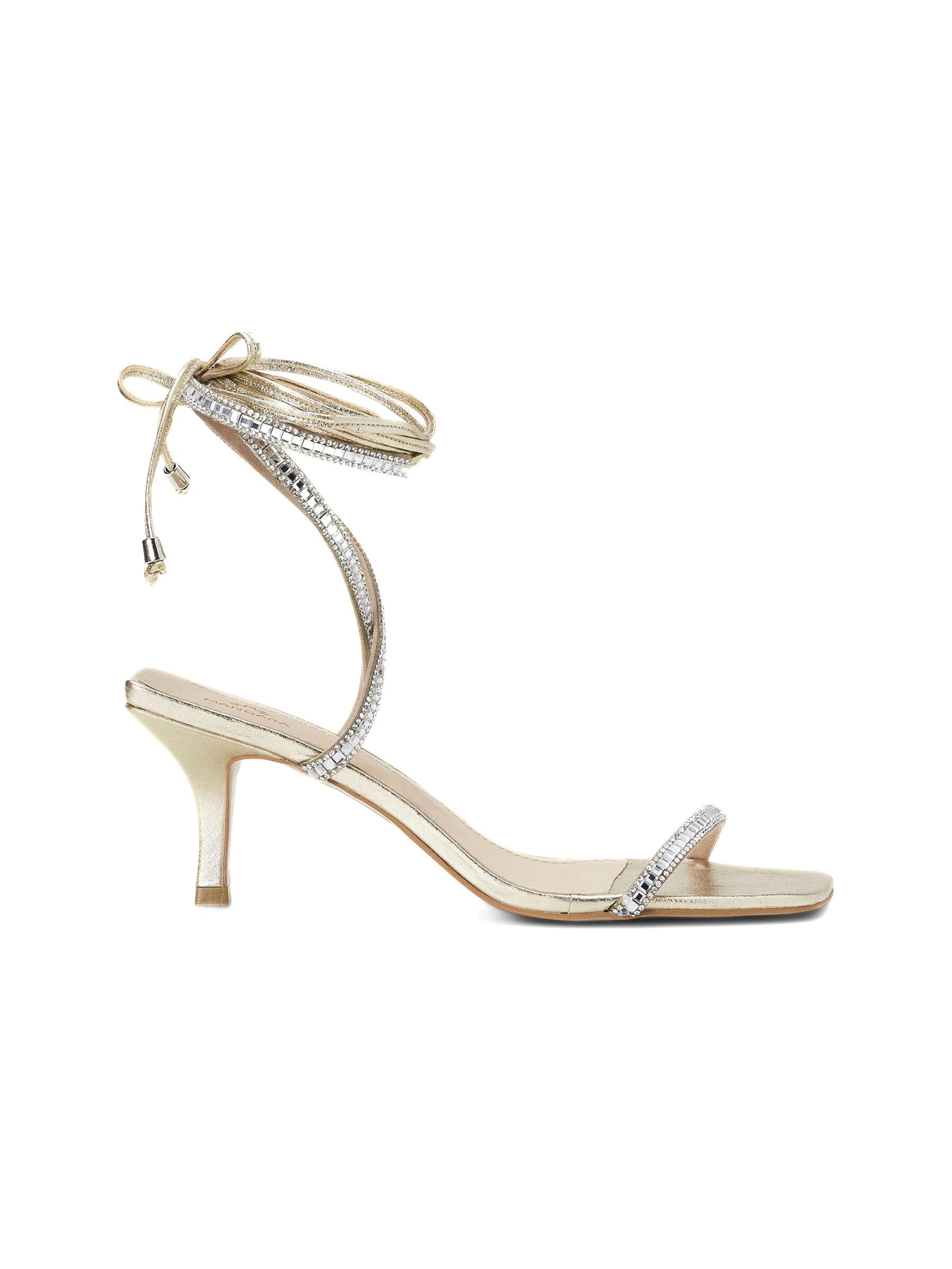Mangara Atelier Sandalen met riem in Goud: voorkant
