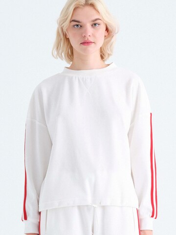 Rockupy Sweatshirt 'Vroni' in White: front