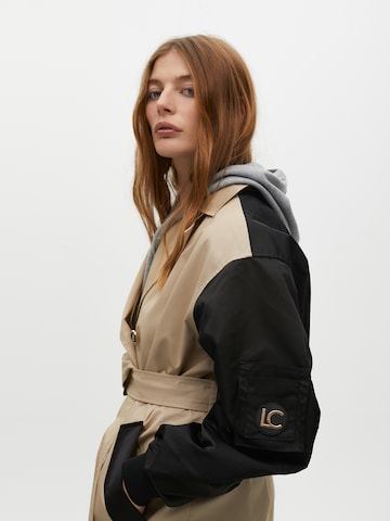 Cappotto di mezza stagione di Lola Casademunt in beige