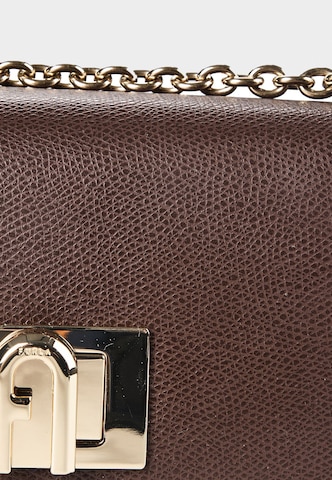 FURLA Τσάντα ώμου '1927' σε καφέ