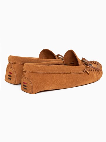 Minnetonka Mockasin i brun
