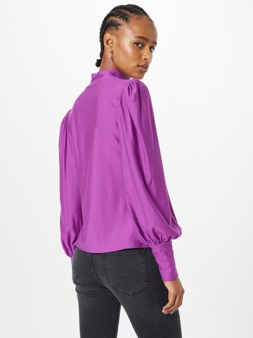 Gestuz - Blusa 'Rifa' en lila