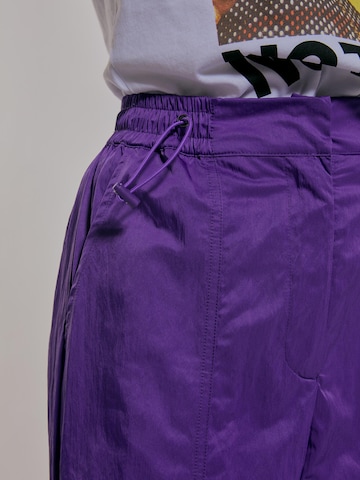 ABOUT YOU x Chiara Biasi Loose fit Pants 'Cleo' in Purple