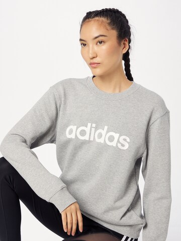 ADIDAS SPORTSWEAR - Sweatshirt de desporto 'Essentials Linear French Terry' em cinzento