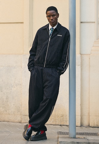 Bershka Wide Leg Laskoshousut värissä sininen